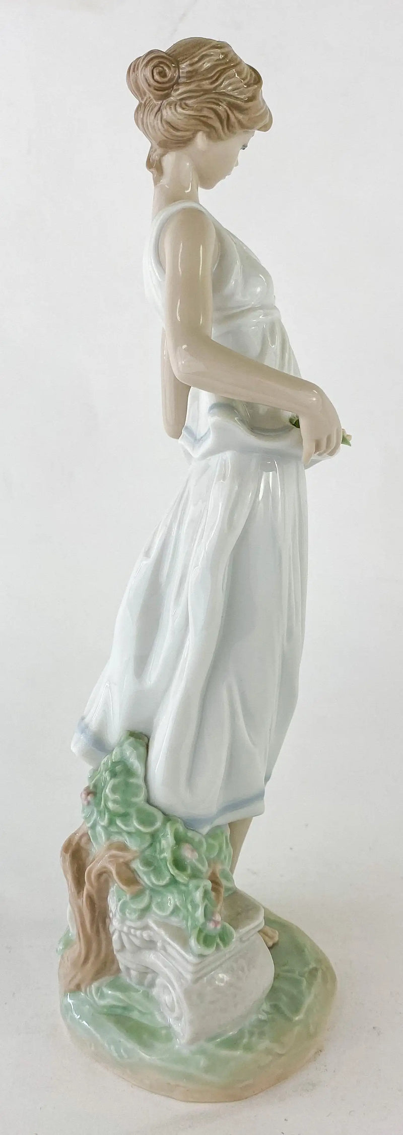 Lladro Limited Edition of Lady in Love and Flowers for Goddess Woman, Retired