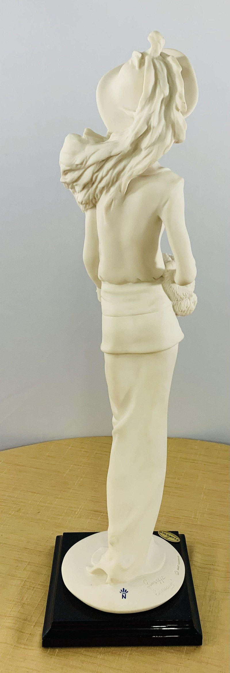 Giuseppe Armani Lady Porcelain Figurine